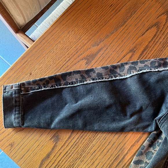Woman’s black denim jacket with cheetah on the back - Picture 4 of 7